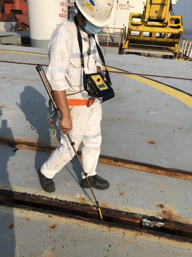 Hatch cover ultrasonic leakage test
