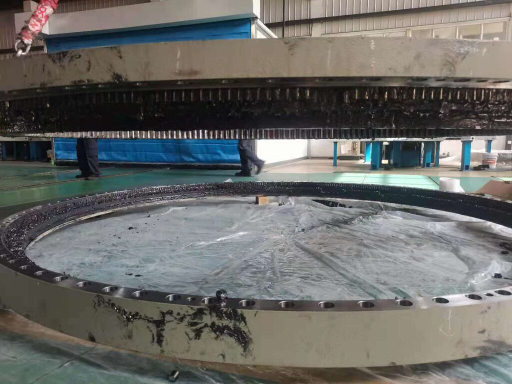 Slewing bearing